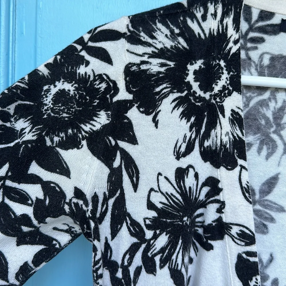 Banana Republic Sweater Floral Black and White Women’s Top size XSP
